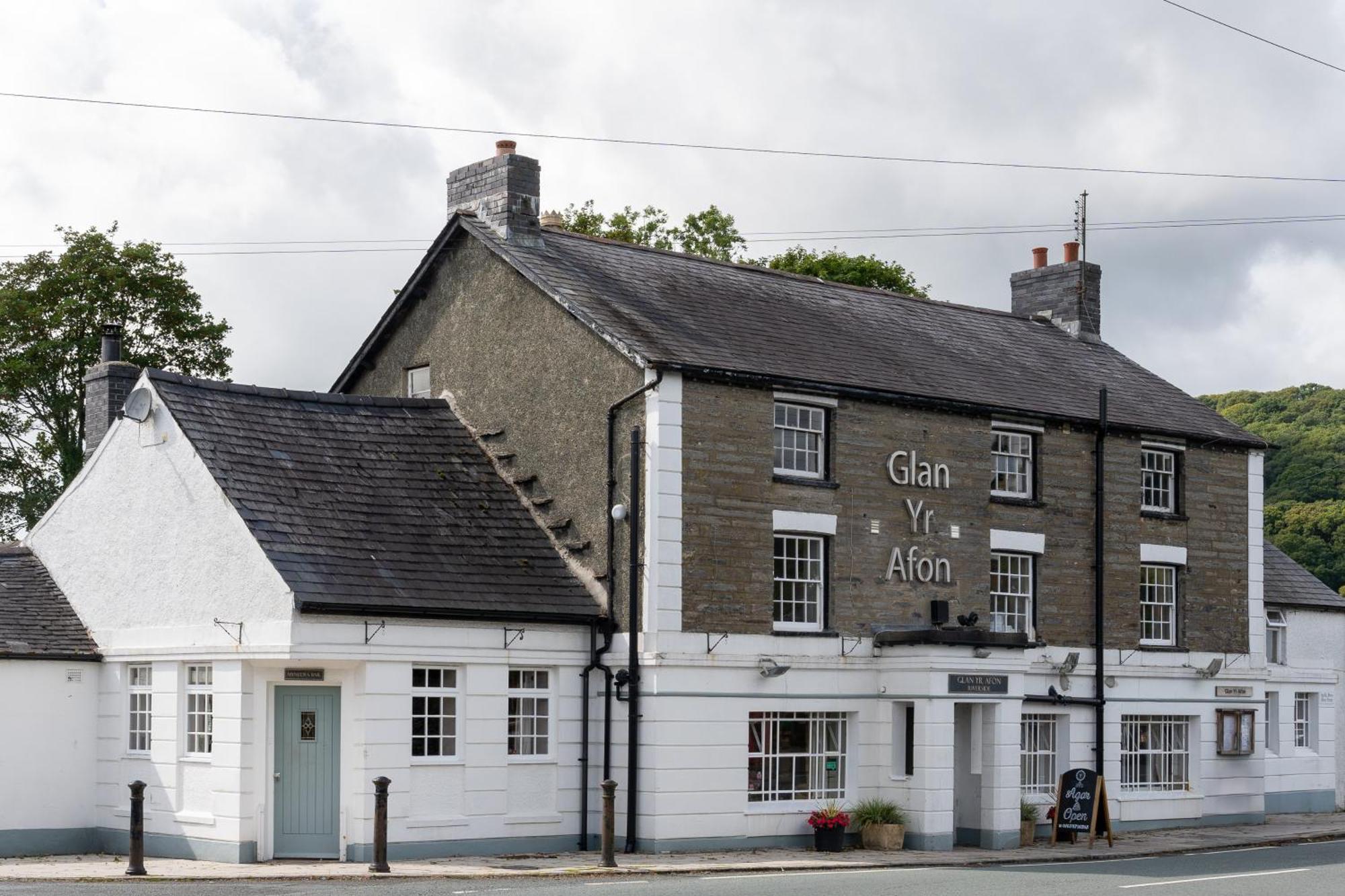 Glan Yr Afon Hotel Pennal Bagian luar foto